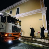 A bênção dos veículos marcou o início da Festa de Santa Ana com fé, emoção e muitas orações! Que Santa Ana abençoe nossos caminhos.  Foto: Prefeitura De Santana De Parnaíba (Redes Sociais/Reprodução)