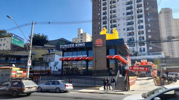 O Royal Pavilion chegou em Osasco! Confira os detalhes da nova unidade moderna e conectada do Burger King. Foto: Redes Sociais (Reprodução)