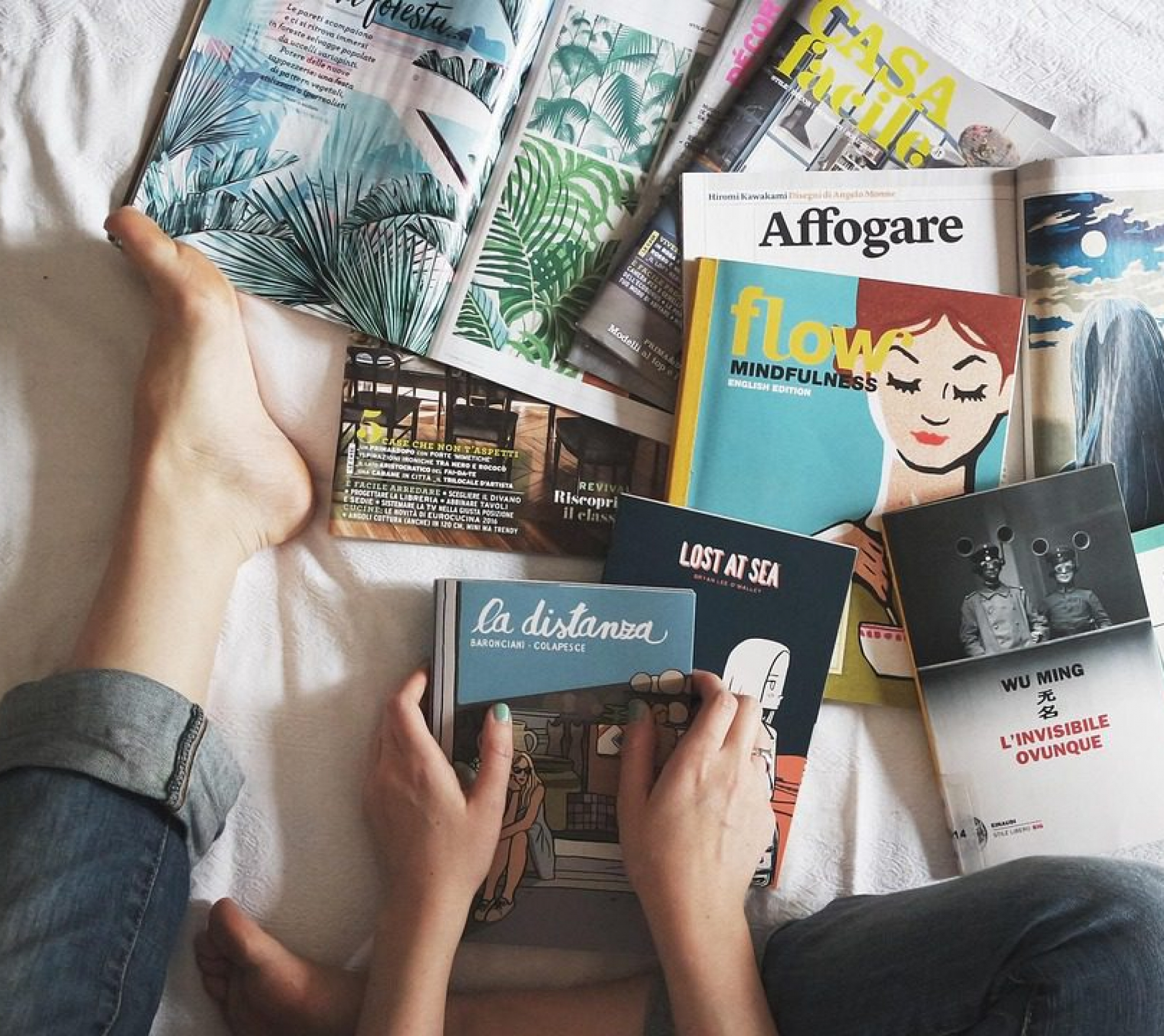 Entre o digital e o analógico, as revistas impressas ressurgem com todo o charme e profundidade que só o papel oferece. Uma viagem no tempo e na informação. 