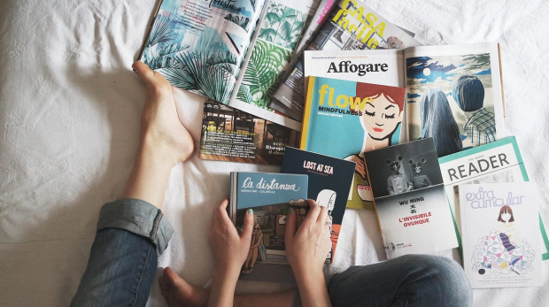 Entre o digital e o analógico, as revistas impressas ressurgem com todo o charme e profundidade que só o papel oferece. Uma viagem no tempo e na informação. 
