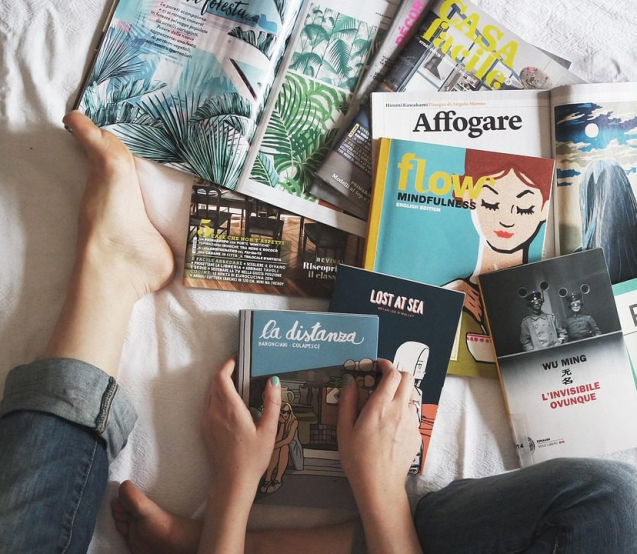 Entre o digital e o analógico, as revistas impressas ressurgem com todo o charme e profundidade que só o papel oferece. Uma viagem no tempo e na informação. 