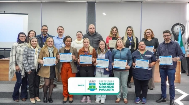 Novidade importante na Saúde de Vargem Grande Paulista!
Foi empossada a nova Comissão de Ética de Enfermagem, que atuará até 2028 promovendo a conduta ética, o acolhimento e o fortalecimento da atuação dos nossos(as) enfermeiros(as) e técnicos(as). Foto: Prefeitura de Vargem Grande Paulista - VGP (Redes Sociais/Reprodução)