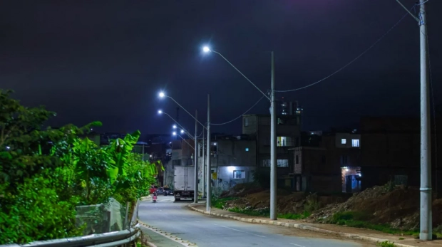 Obras do Programa Asfalto Novo avançam na Avenida dos Autonomistas, modernizando a principal via da cidade. Fotos: Caio Henrique e Fernanda Cazarini