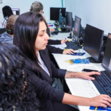 Moradores de Quitaúna participam da 3ª edição do Emprego Mais Perto de Você. Imagens: Fernanda Cazarini