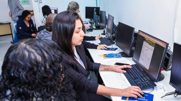 Moradores de Quitaúna participam da 3ª edição do Emprego Mais Perto de Você. Imagens: Fernanda Cazarini