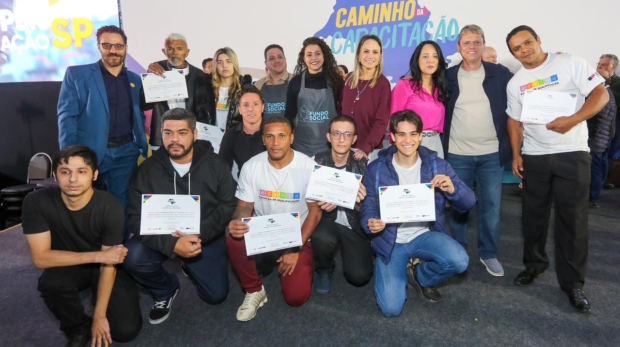 Mais de 680 alunos receberam seus certificados de qualificação profissional em uma noite de conquistas e novos começos! Fotos: Governo do Estado de São Paulo