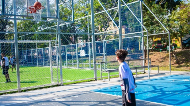 Crianças e famílias participam das atividades educativas e sustentáveis do programa “Férias no Parque”, promovido pela Prefeitura de Osasco no Jardim Bonança e Chico Mendes - Imagem: Divulgação/SECOM/PMO
