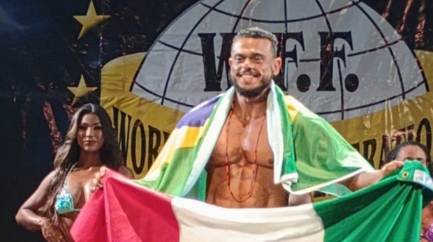 Alef Richard Pelai comemora o título pan-americano no pódio em Santiago, Chile, representando o Brasil e a cidade de Osasco. Fotos: Divulgação Serel/PMO