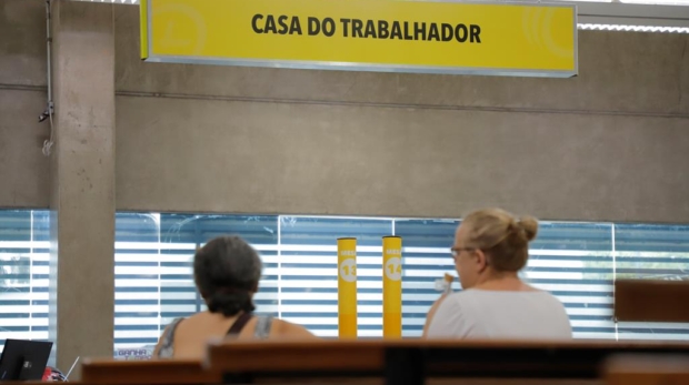 Candidatos aguardam atendimento na Casa do Trabalhador de Barueri, localizada no Ganha Tempo Municipal. Foto: Prefeitura De Barueri