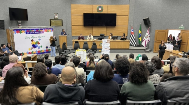 Uma manhã de escuta, acolhimento e aprendizado marcou o 2º Simpósio de Mães Atípicas em Cajamar – com a presença de especialistas, famílias e autoridades comprometidas com a inclusão. Foto: Prefeitura De Cajamar