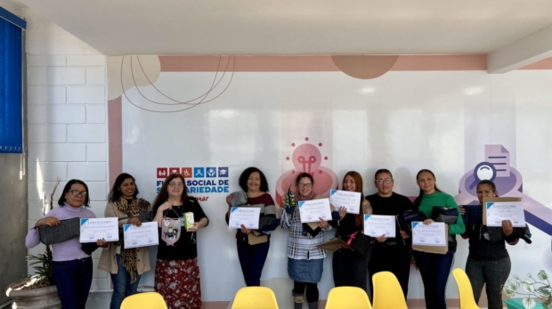 Alunas do curso de Costura Criativa celebram a conquista do certificado após mais de dois meses de dedicação e aprendizado. Foto: Prefeitura De Cajamar