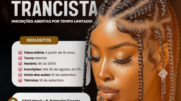 Alunas durante a prática do Curso de Trancista no CRAS Masé, em Jandira. Capacitação gratuita oferecida pela Prefeitura para incentivar o empreendedorismo e a valorização da beleza afro.