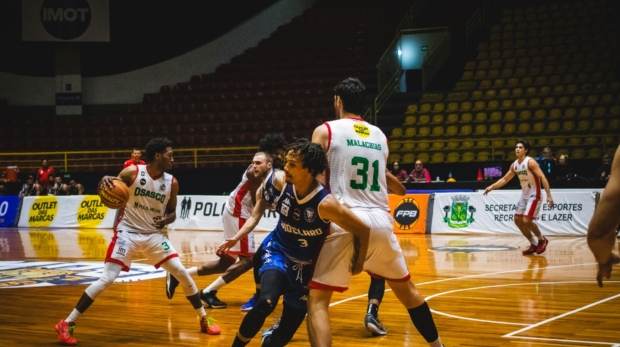 Harris contra o Rio Claro. Foto de Niccolas Airy