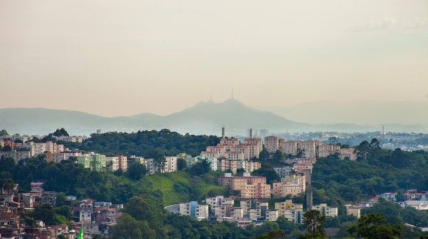 Moradores de Cotia devem validar cadastro no sábado para concorrer a unidades habitacionais do programa Minha Casa Minha Vida.

Ginásio de Esportes de Cotia recebe inscritos para validação dos cadastros habitacionais e reunião com autoridades. Foto: Prefeitura De Cotia