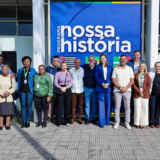 Gabi Pessoa hasteia a bandeira do Brasil durante a 418ª edição do Programa Nossa História, celebrando os 202 anos da Independência e os 63 anos de Osasco.  Equipe do Fundo Social de Solidariedade participa da cerimônia cívica, destacando o compromisso com as comunidades em situação de vulnerabilidade.Imagens: Eduardo Fernandes