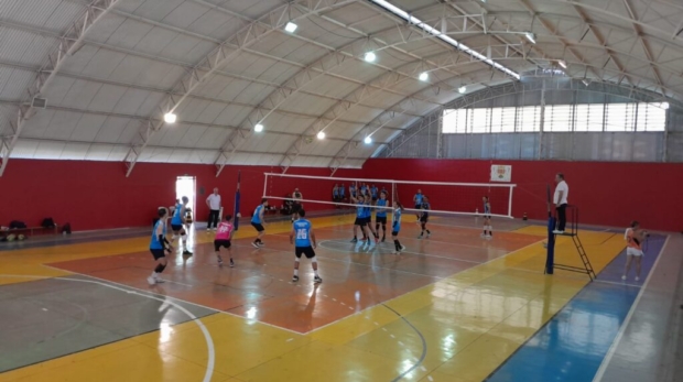 Centro Esportivo da Vila Gabriel será palco da Copa de Voleibol “Meninos e Meninas da Vila” 2025, promovendo o esporte entre jovens e adultos.  Categorias Infantil e Adulta vão reunir equipes masculinas e femininas em disputas animadas todos os domingos, a partir de 24 de agosto. Foto: Prefeitura De Sorocaba