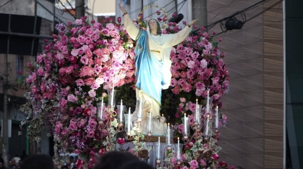 Emoção à flor da pele! A procissão em louvor a Nossa Senhora tomou as ruas com fé e devoção. E no sábado tem mais... Spoiler: prepare o coração! Foto: Prefeitura De São Roque (Prefeitura De São Roque/Reprodução)
