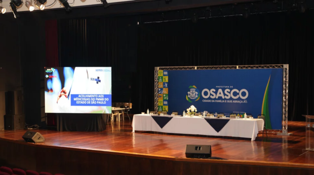 Profissionais do Mais Médicos reunidos no Teatro Municipal Glória Giglio, em Osasco, durante o  Encontro Loco Regional da Rota dos Bandeirantes.Fotos: John Amp