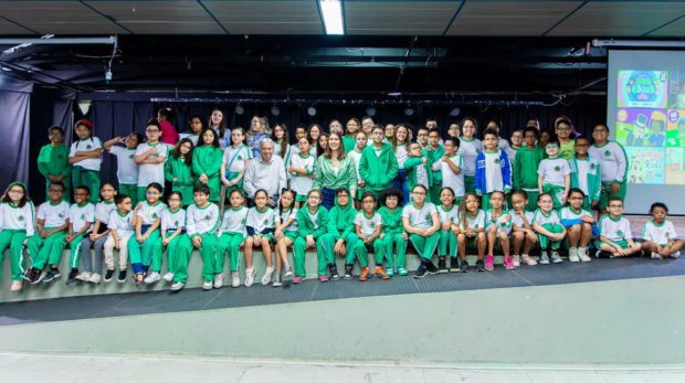 Alunos da rede municipal de Osasco recebem óculos de grau pelo projeto “Ver e Viver”, em ação promovida pelo Fundo Social de Solidariedade em parceria com a Belgo Arames e as Óticas Órbis. Fotos: Caio Henrique