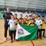 Capitães em destaque! Gabriel Alves brilha na semifinal do Sub-10 com liderança e gols, enquanto Pietro Vieira comanda o Sub-12 com um hat-trick decisivo. O futsal de Cabreúva vive um grande momento! Fotos: Prefeitura De Cabreúva