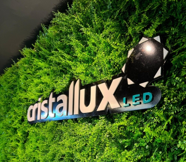 Mais informações no perfil da marca no Instagram: @cristalluxled💡 Cada detalhe ilumina uma experiência única. Na Mostra Glass 2025, os produtos Cristallux brilham em ambientes que celebram o morar contemporâneo com sofisticação, tecnologia e design. Viva a luz que inspira!