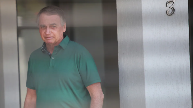 Ex-presidente brasileiro Jair Bolsonaro, nesta quinta-feira em sua residência em Brasília.