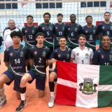 A equipe Osasco/CEV celebra a vitória em casa após confronto acirrado com São José dos Campos, demonstrando força, união e o resultado do apoio da Prefeitura de Osasco ao esporte de base no Cidade do Vôlei. Foto: Divulgação