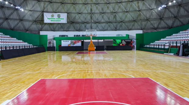 Novo piso modular com amortecimento de impacto garante mais conforto e segurança aos atletas no Ginásio Geodésico. Fotos: Fernanda Cazarini