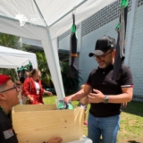 O vereador e presidente da Câmara, Carmônio Bastos, durante a entrega dos novos uniformes das escolinhas de ginástica, em evento promovido pelo Instituto ABC do Esporte. Foto: Divulgação