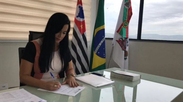 Lili Aymar, vereadora de Araçariguama (SP) diz que segue no carto até julgamento de recurso — Foto: Eduardo Rodrigues/TV TEM