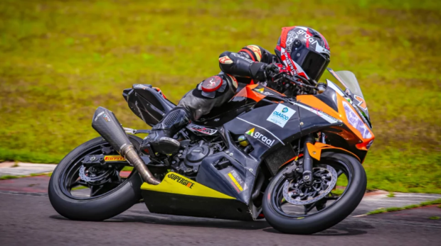 O osasquense Pierre Balducci acelera forte e conquista o 2º lugar na 7ª etapa do SuperBike Brasil, em Cascavel (PR)! Imagens: Rafael Brás / 2Soul Fotos @2sulphoto