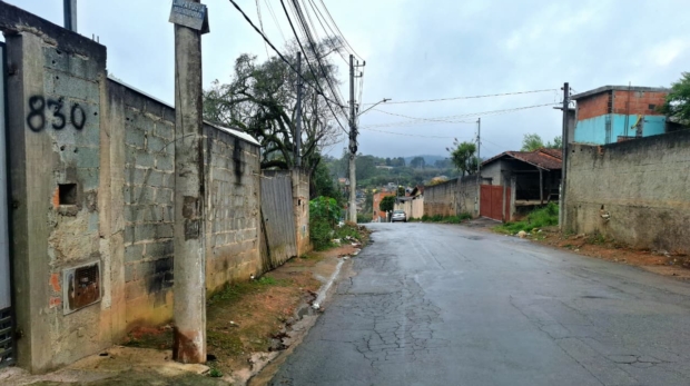 Obra de drenagem na rua Adriano P. de Oliveira exigirá atenção dos motoristas entre os dias 27 e 31 de outubro. Comunicação Social - Assessoria de Imprensa  - Prefeitura de Cotia