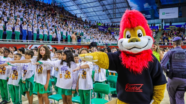 Formatura do PROERD reúne mais de 1.700 alunos da rede municipal de Osasco no Ginásio José Liberatti em uma cerimônia marcada por emoção, aprendizado e compromisso com a cidadania. Imagens: Fernanda Cazarini / Caio Henrique (drone)