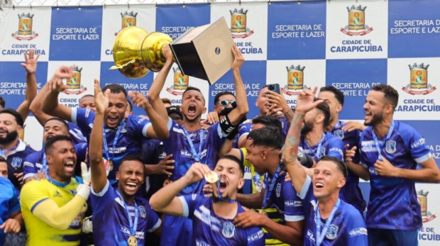 Largo da Pólvora comemora o título da Terceira Divisão de Carapicuíba após vitória emocionante sobre o Q-Brada 2C no Campo do Planalto. Foto: Prefeitura De Carapicuíba