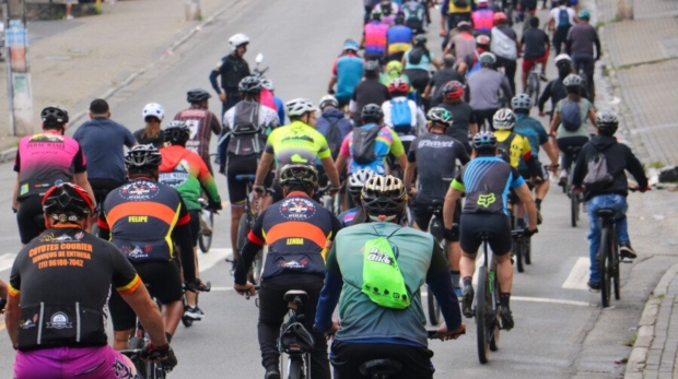 Mais de 250 ciclistas participaram do 1º Pedalando Sem Fronteiras, evento que uniu esporte, cultura e sustentabilidade entre Carapicuíba e Cotia - Foto: Prefeitura De Carapicuíba