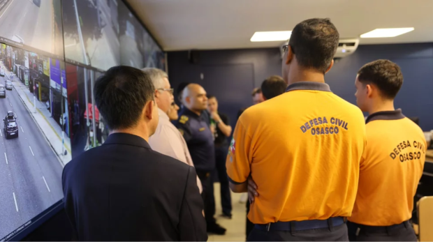 Autoridades de Osasco e da delegação chinesa de Beijing durante o encontro que fortalece a cooperação internacional e a troca de experiências em inovação.Imagens: John Amp
