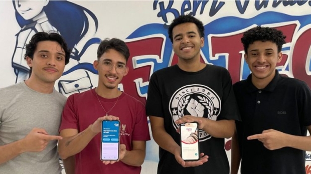 A partir da esquerda, Victor Taveira Navarro, Guilherme Felix Barreto, Vinícius Valero Chabariberi e Gabriel da Silva. Foto: Divulgação/Governo de SP