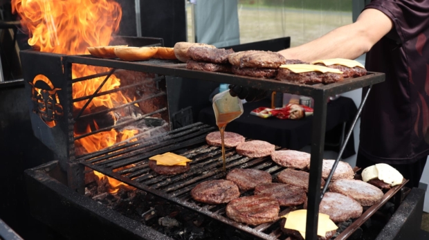 Churrasco, música e diversão: o Burning Fest transforma Barueri na capital da brasa com a maior Pit Smoker do mundo!