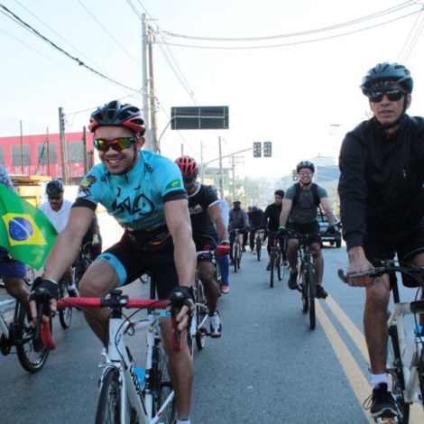 Ciclistas de Carapicuíba e Cotia se unem no 1º Pedalando Sem Fronteiras, celebrando esporte, meio ambiente e amizade entre cidades. Foto: Prefeitura De Carapicuíba