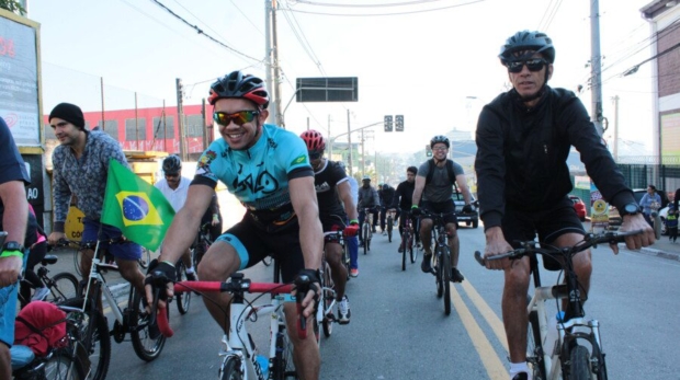 Ciclistas de Carapicuíba e Cotia se unem no 1º Pedalando Sem Fronteiras, celebrando esporte, meio ambiente e amizade entre cidades. Foto: Prefeitura De Carapicuíba
