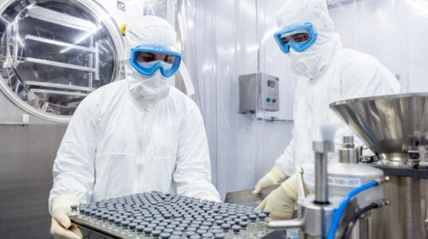 O esquema de dose única oferecido pela vacina do Butantan também pode facilitar a adesão e a logística de vacinação