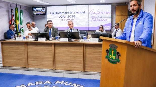 Secretários Pedro Sotero e Eder Máximo apresentam a nova metodologia de definição de prioridades e os números da LOA 2026 durante audiência pública na Câmara de Osasco. Crédito foto: Ricardo Migliorini