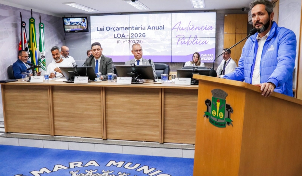 Secretários Pedro Sotero e Eder Máximo apresentam a nova metodologia de definição de prioridades e os números da LOA 2026 durante audiência pública na Câmara de Osasco. Crédito foto: Ricardo Migliorini