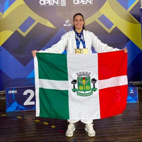 Anna Clara Pinheiro celebra mais uma conquista dupla no Brasília International Open, somando dois ouros para Osasco e para o programa Bolsa Atleta. Foto: Divulgação 