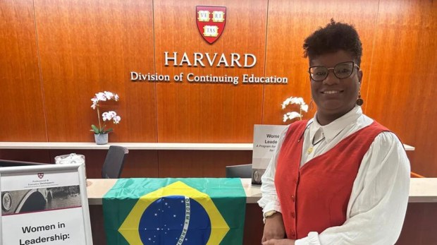 Elizandra Brito Batista dos Santos Silva representou Osasco em imersão acadêmica na Universidade de Harvard, com projeto voltado à equidade de gênero na gestão de parques urbanos. Foto: Divulgação