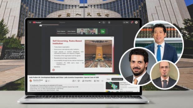 Luiz Vidal Rodrigues, do AIIB, participa da aula do PROLAM/USP ao lado de Thomas Law e Víctor Gabriel Rodríguez, em debate sobre o papel dos bancos de desenvolvimento na cooperação China–América Latina - Foto: Instituto CPFL/Divulgação