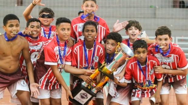 Final do Campeonato Municipal de Futsal Iniciação reúne grande público e destaca o talento de jovens atletas das categorias Sub-8 a Sub-14 em São Roque. Foto: Prefeitura De São Roque
