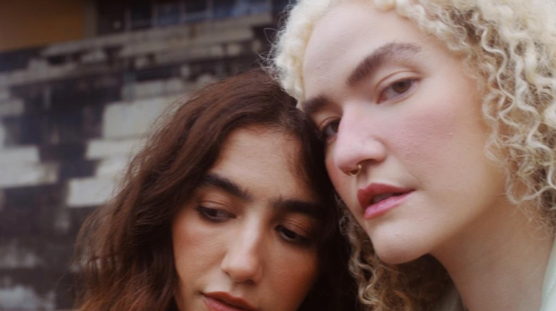 Anavitória abre o Natal Encantado de Barueri com show no Boulevard Central, marcando o início da programação natalina da cidade. Foto: Prefeitura De Barueri