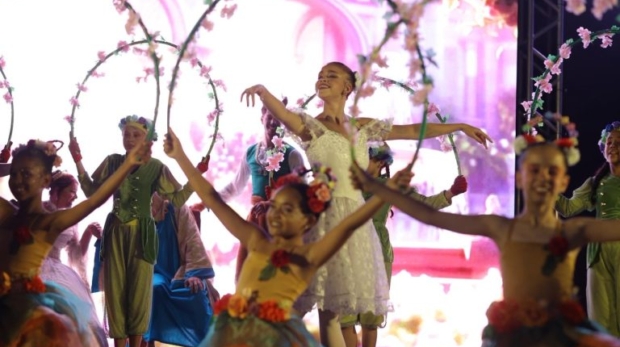 Com 700 bailarinos e mais de 40 coreografias, o espetáculo ‘Annabel’ lotou o Ginásio de Esportes e encantou cerca de 2 mil pessoas em uma apresentação inesquecível. Foto: Prefeitura De Itapevi