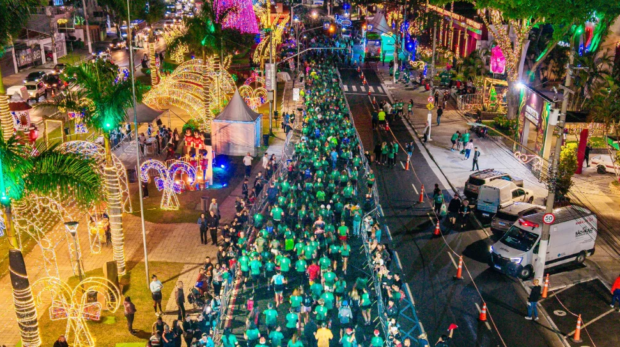 Atletas de diferentes idades participaram da corrida noturna do Natal Mágico de Osasco, com percursos de 2, 4 e 8 km pelas principais avenidas da cidade.
📷 Fotos: Fernanda Cazarini e Caio Henrique